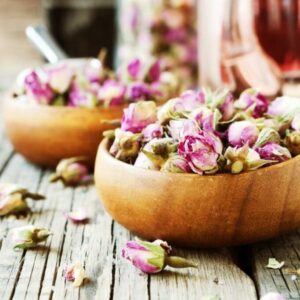dried-rose-petals-wooden-bowls-1024x683